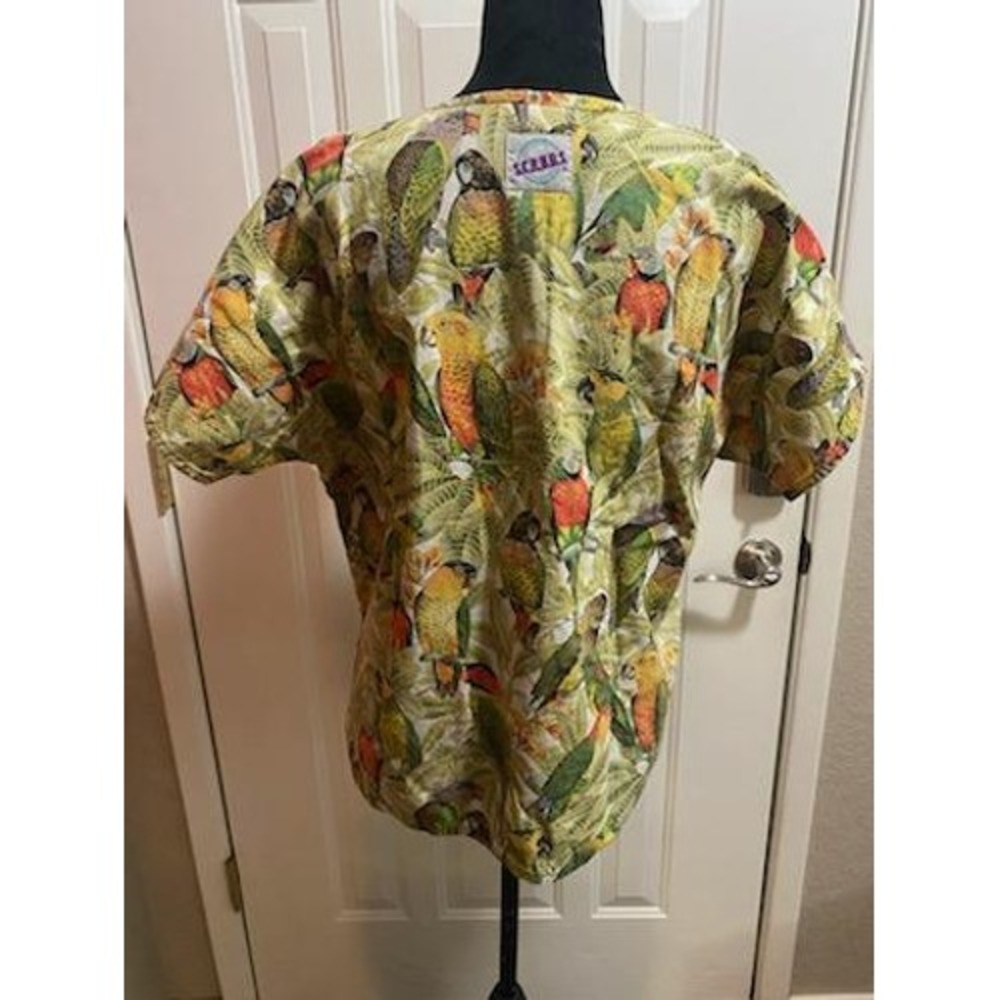 S.C.R.U.B.S. Womens Parrot Tropical Print Scrub Top V-Neck Cotton Green Yellow M - Picture 2 of 7